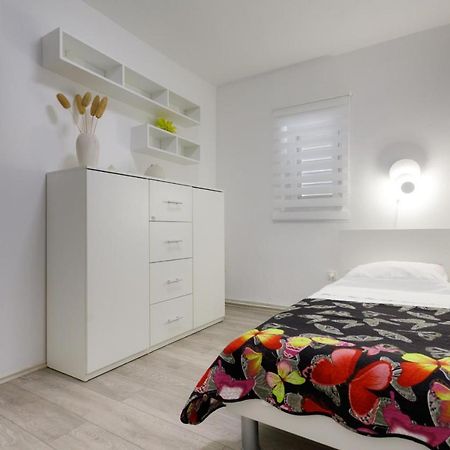 Apartman Laura Krk Town Exterior foto